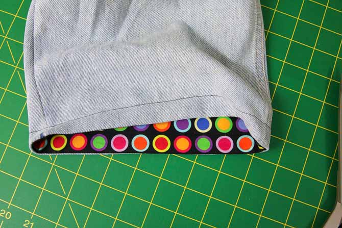 Top-stitching between the rows of dots