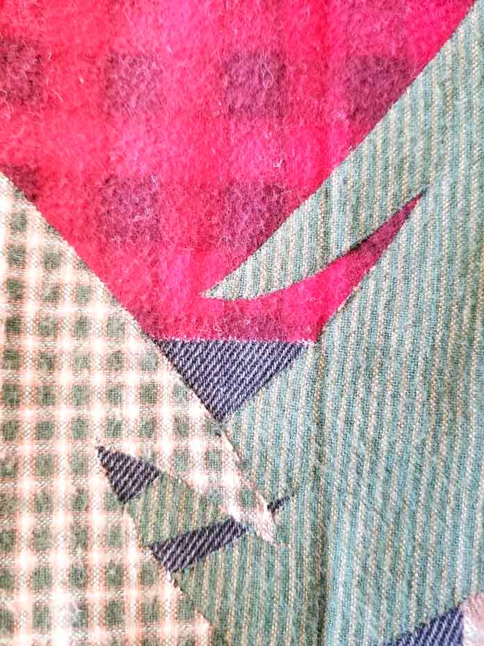 Using invisible thread and a tiny zigzag, it was easy and fast to go around sharp points
