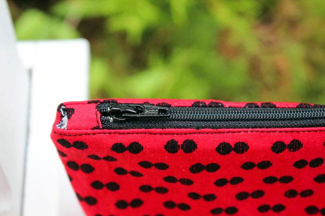 This method of inserting a zipper is fool proof and it looks good too!