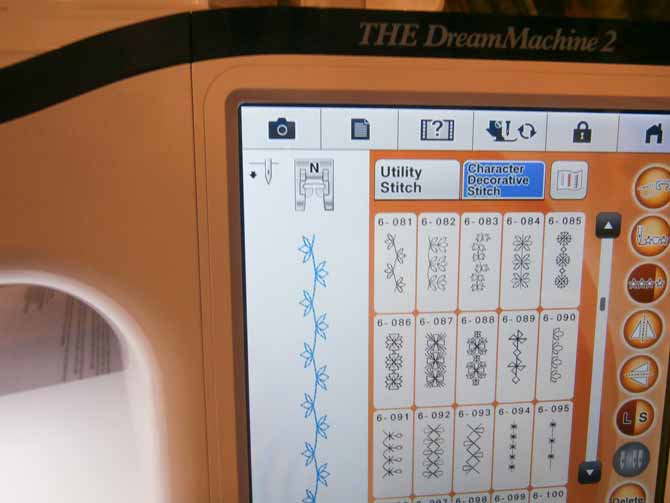 The screen displays the right foot to use with each stitch.