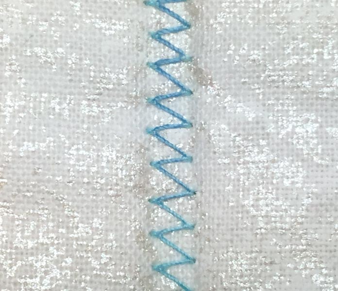 The false zigzag formed by the bobbin thread is very noticeable on the back of straight line stitching with a 4.0 twin needle. Using SCHMETZ twin needle.