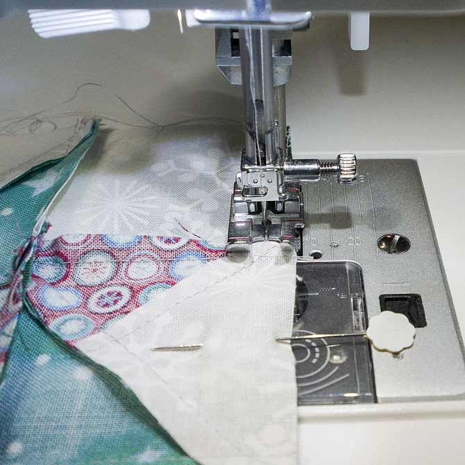 Sewing the border on with the quarter inch foot