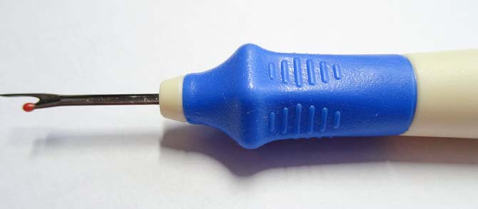 The HEIRLOOM Small Seam Ripper has six flat edges that will help reduce the risk of it rolling onto the floor.
