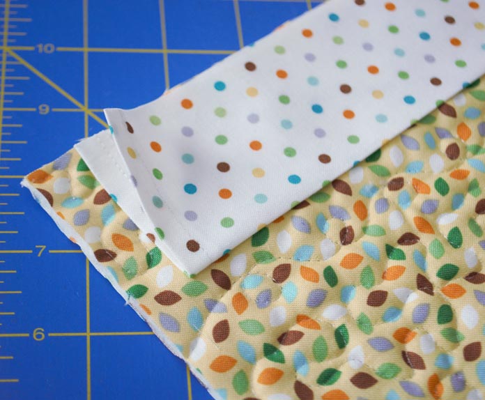 Sewing a hanging sleeve to your quilt, the easy way - QUILTsocial