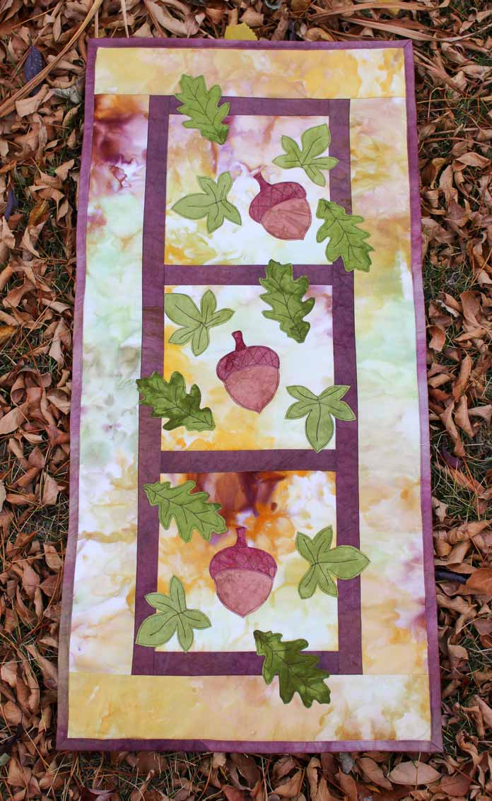 Lovely acorn wallhanging stitched using WonderFil Spotlite #8839 Nutty Brown