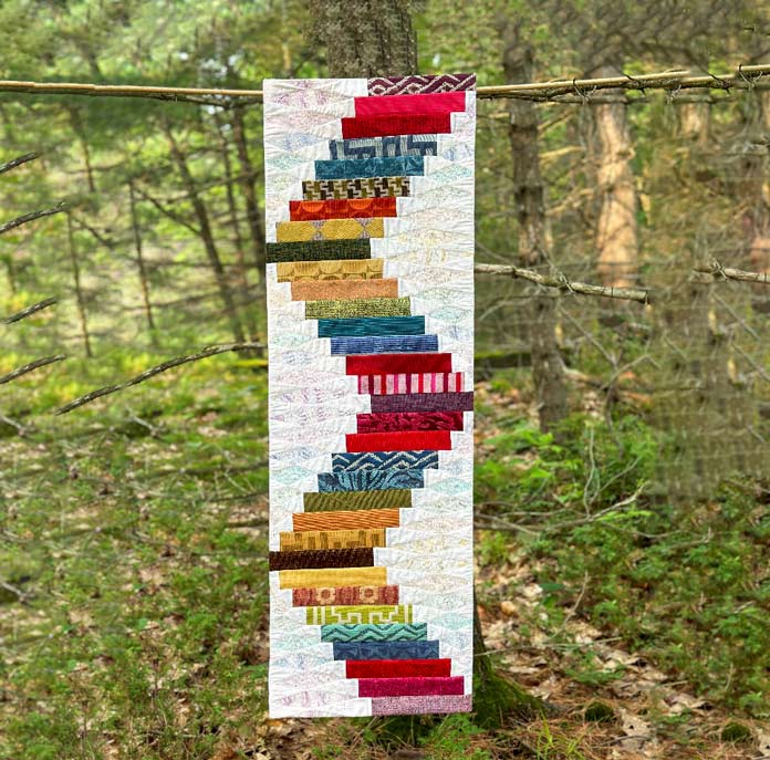 33 Steps Table Runner by Jennifer Houlden for ANPTmag Issue 64; photo by Jennifer Houlden for ANPTmag