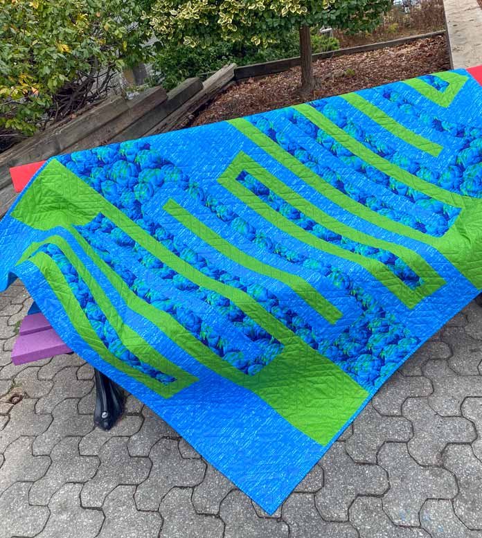 The Long Cabin Quilt by Elaine Theriault for ANPTmag Issue 68; photo by Carla A. Canonico for ANPTmag