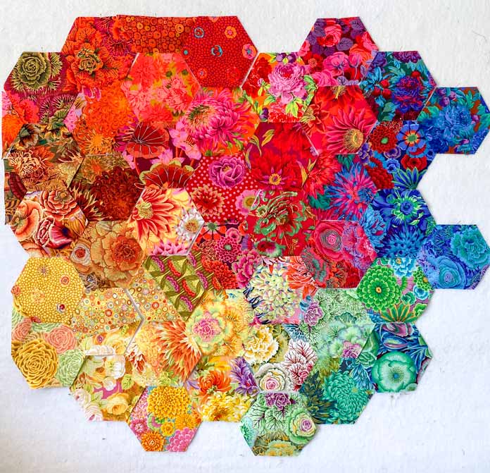Making Hexagon Quilt Blocks by Machine by Ana Buzzalino was featured in ANPTmag Issue 59; photo by Ana Buzzalino for ANPTmag
