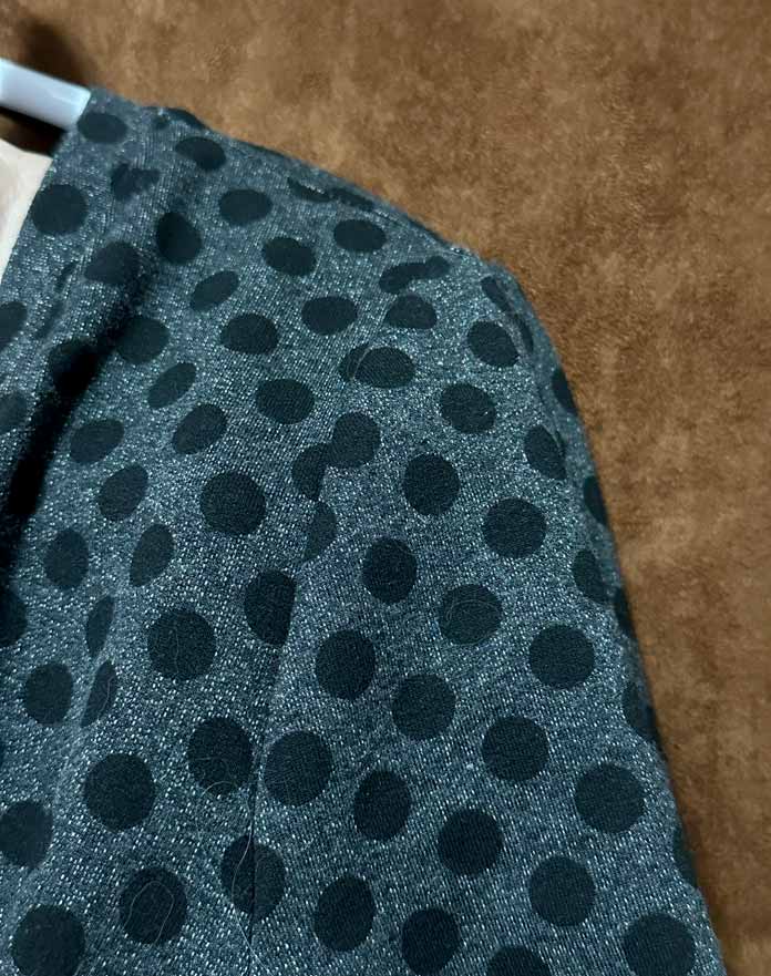 Gray with black polka dots sleeve attached smoothly no puckers at the top where the sleeve cap was eased in the armhole.