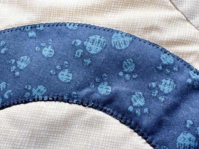 A blanket stitch on the applique ring’s edges