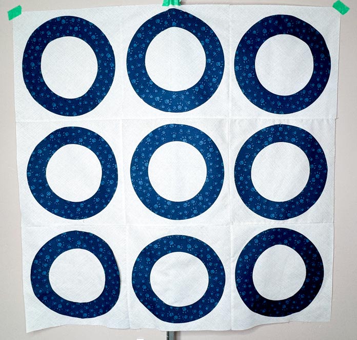 A quilt with ring quilt blocks 
