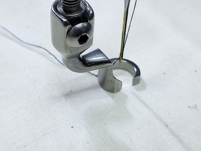 A metal quilting foot with an opening in the front; PFAFF powerquilter 1600