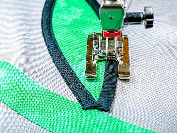 SCHMETZ Twin 4.0/80 needle sewing down Clover quick bias tape.