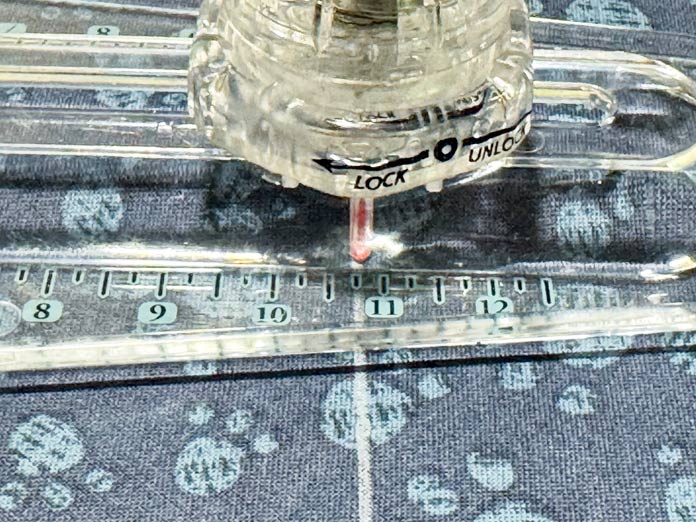 The red lines of the TrueCut Circle cutter are aligned on the X.