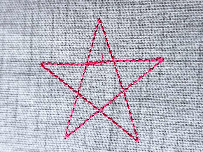 A red outline of a red star on beige fabric; Husqvarna VIKING DESIGNER EPIC 3
