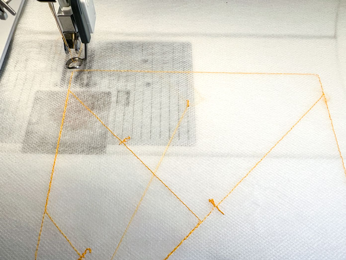 PFAFF 6D Dynamic Spring Foot at work, guided by the ghost-stitched diagram of the built-in and mirrored patchwork block 1