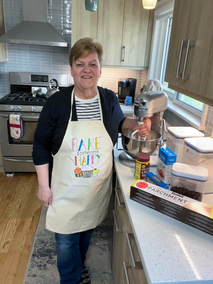 Picture of Robin Bogaert in the bake someone happy apron, ready to bake in her kitchen; Mont Marte Fabric Paint Sticks, Fabric Fun Apron for Embellishment