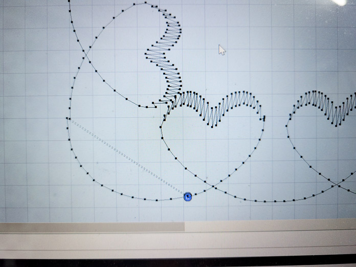 Black points in the shape of a heart on a computer screen; Husqvarna Viking Designer EPIC 2