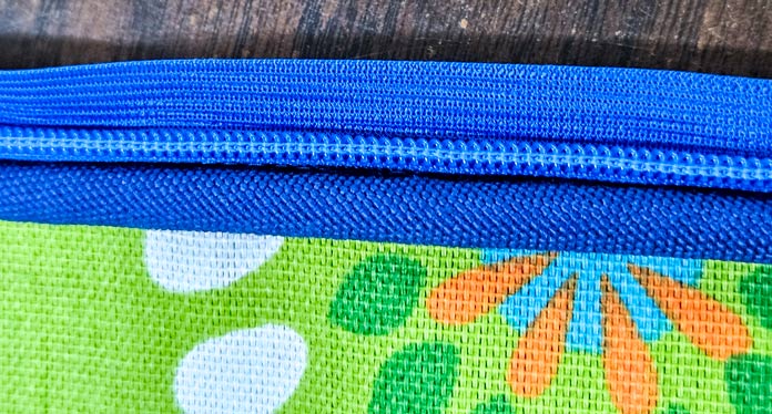 Blue and green fabrics with a blue zipper; Gütermann Nostalgia Box - 50wt Cotton Thread 100m - 48 Shades, Gütermann Nostalgia Box, Flat Felled Foot 9mm, Husqvarna VIKING Opal 690Q, free sewing pattern, outdoor accessories, outdoor cushions, piping, Husqvarna VIKING 8” Bent Trimmer