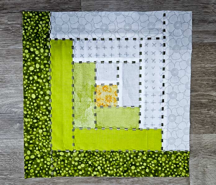 A green and white log cabin quilt block