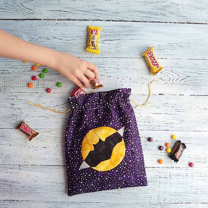 The Dracula Bat Candy Bag, so perfect for Halloween. This free pattern quilt block design is the third in a series for the Halloween season. It was also the 146th block in my 365 days quilt scraps challenge in 2019; Sewing Scrap Blocks with Character
