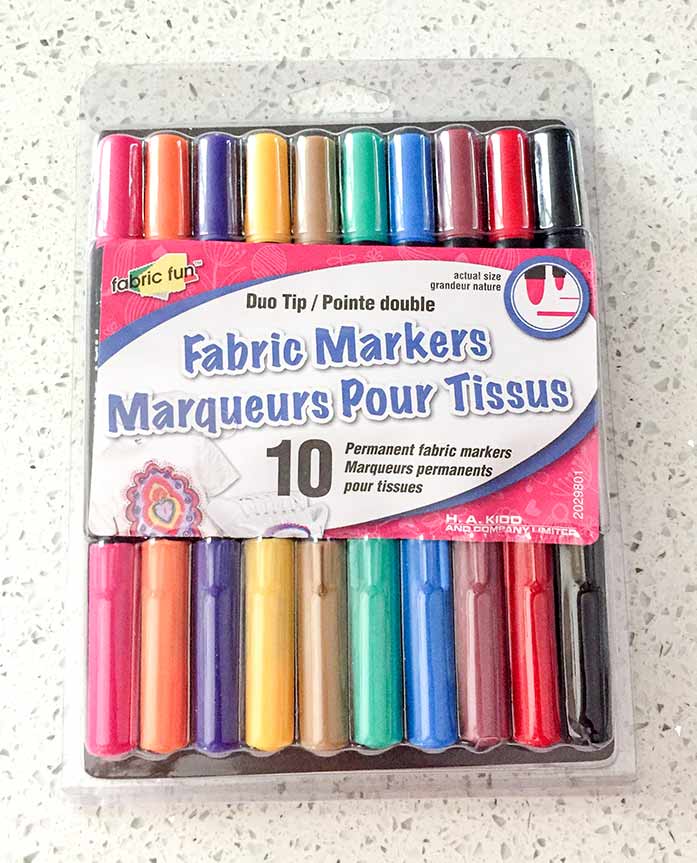 How to make a quilt label with Fabric Fun Fabric Markers - QUILTsocial