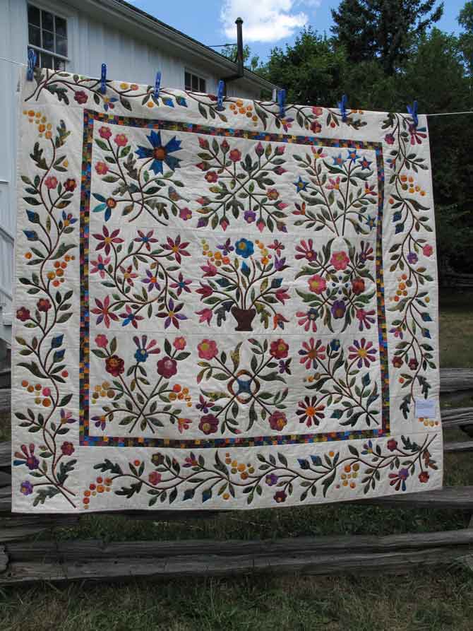 Traditional applique quilt - this would take me 10 years to make - just saying.