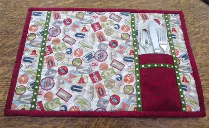Finished placemat with cutlery pocket