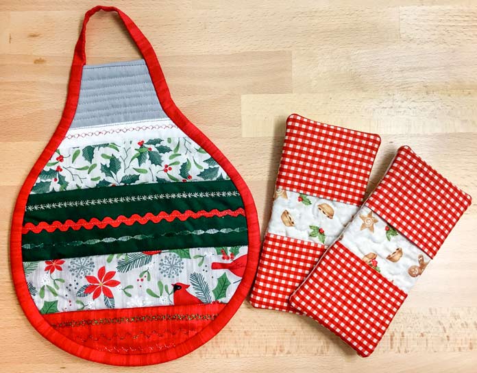 Holiday Ornament Hot Pad and Microwave Mitts