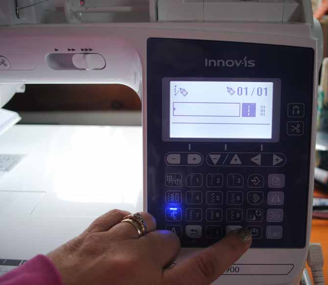 Selecting the single stitch on the My Custom Stitch screen of the NQ900 sewing machine.