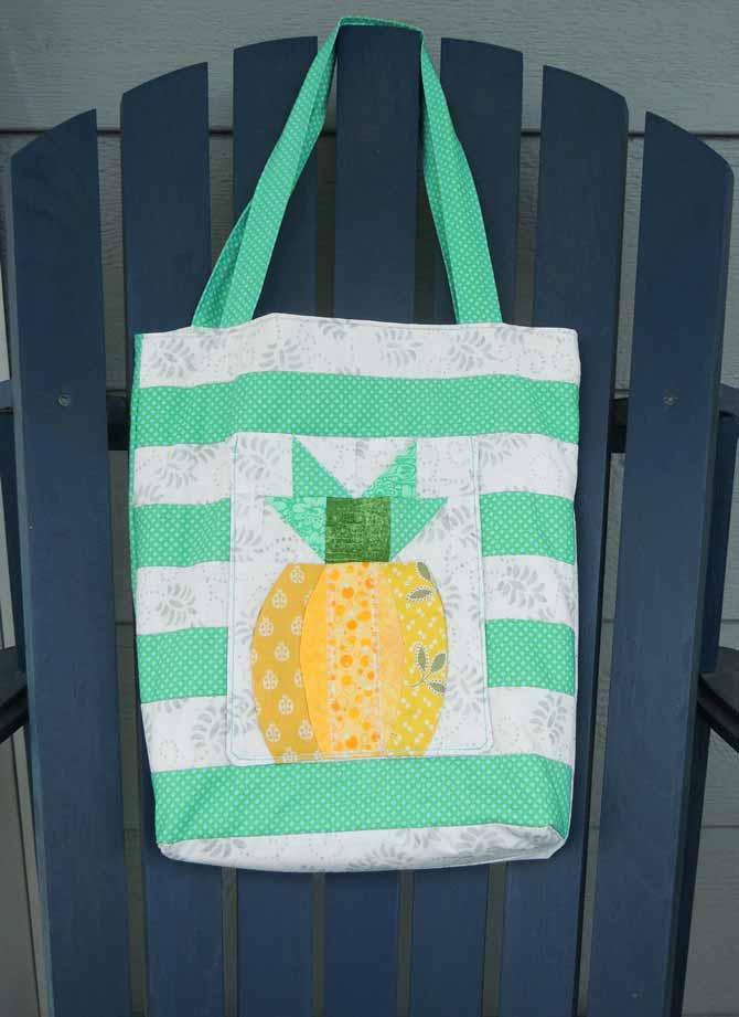 Pineapple pocket side of quilted book bag