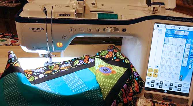 I love this feeling of exploring decorative stitches in the evening, the house is quiet and I can have my mind wander in as many creative ways as I like.