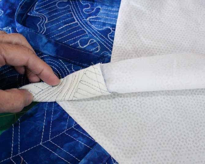 Press the seam allowances to the lining fabric.